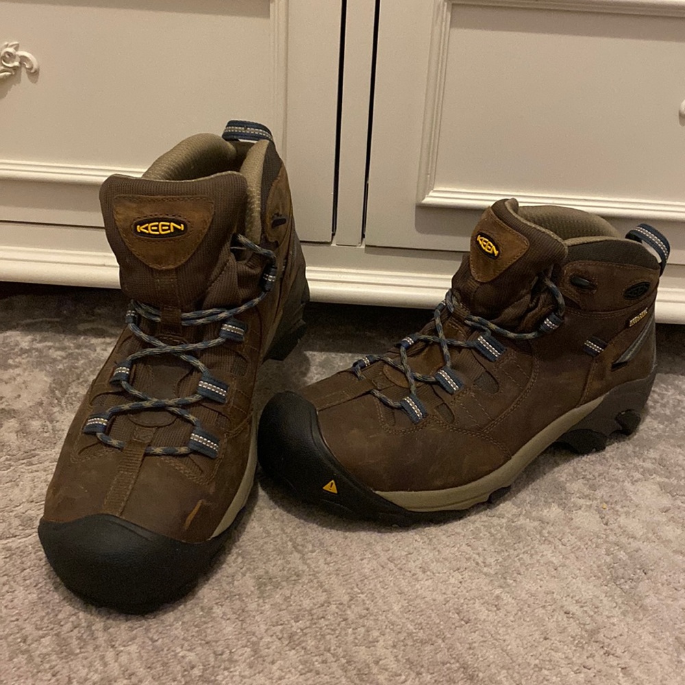NEW! Keen, men’s size 10.5EE (extra-wide)